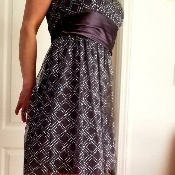 (13)GRAD/PROM DRESS - Picture 10 of 11